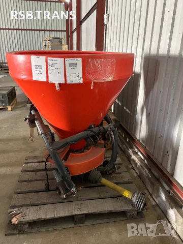 Машина за разпръскване на сол/пясък/тор