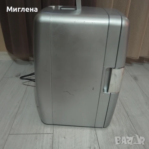 Мини хладилник на 12 и 220 волта, снимка 3 - Хладилници - 49414442