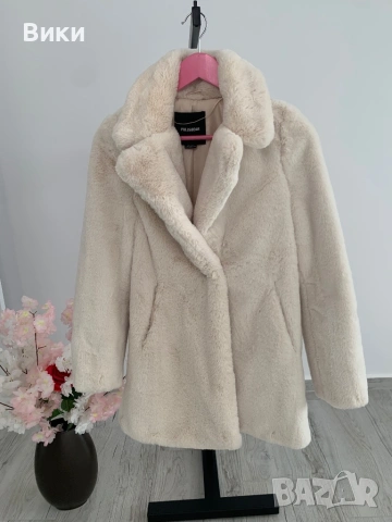 Пухено палто в размер XS, снимка 3 - Палта, манта - 53018959