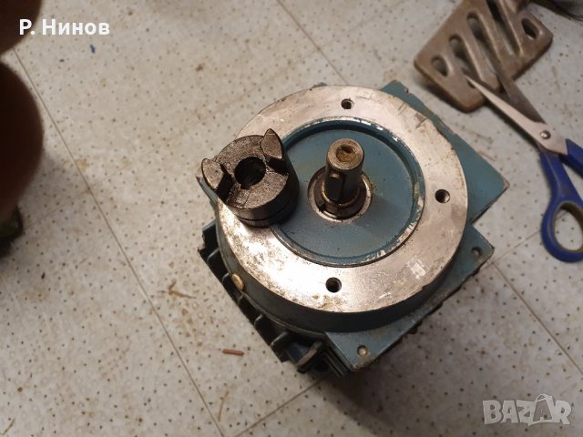 редуктор 2 оборота в минута за заварчици реверс подходящ за заварачна техника, снимка 8 - Електродвигатели - 32123097