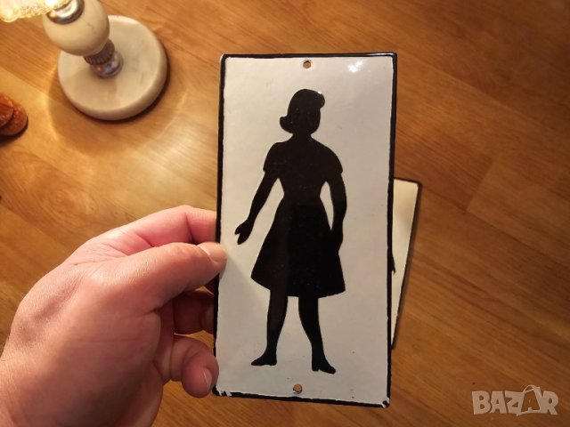 Комлект редки емайлирани табели за тоалетна ЖЕНИ МЪЖЕ , табели за съблекалня WC клозет, снимка 2 - Антикварни и старинни предмети - 44166175