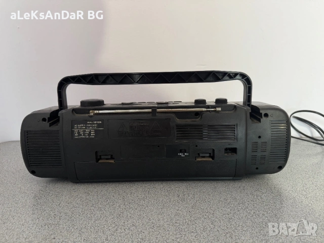 Радио касетофон Nina , снимка 5 - Радиокасетофони, транзистори - 54306918