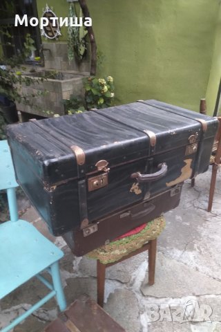 Стар голям куфар , снимка 1 - Антикварни и старинни предмети - 29812803