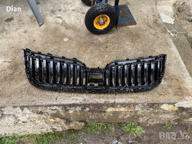Предна решетка Škoda Superb 3V (2015–2020), оригинал, OEM 3V0853653G, снимка 2 - Части - 51859456