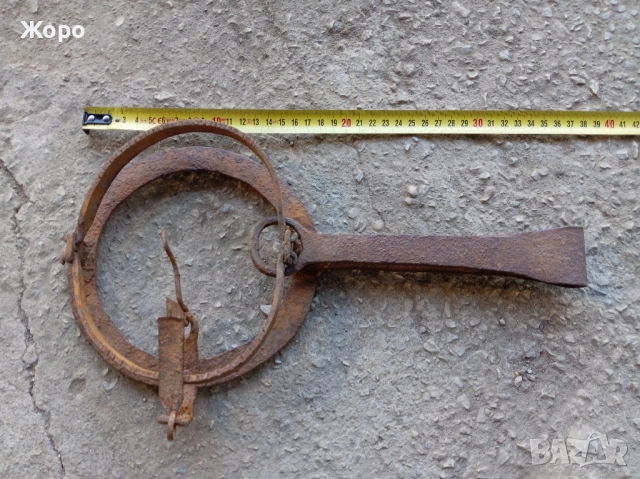 старинен голям кован капан