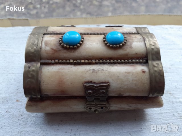 Стара кутия от камилска кост с месингов обков, снимка 1 - Антикварни и старинни предмети - 38999908
