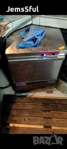 Професионална съдомиялна/чашомиална