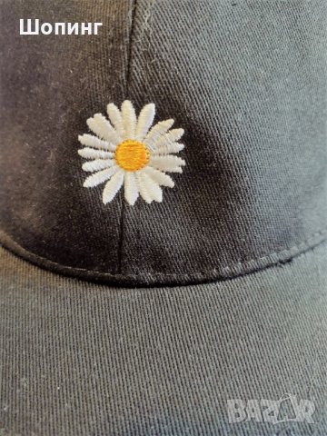 Шапка с козирка - Цвете бродерия, снимка 3 - Шапки - 37812942