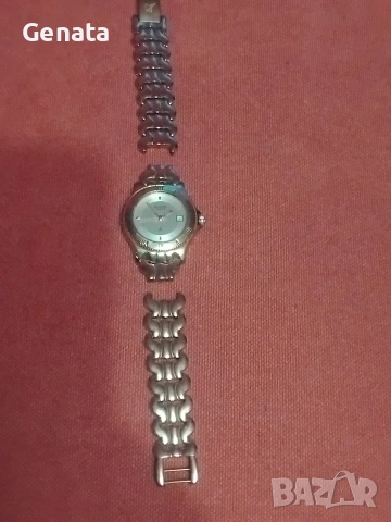 Швейцарски позлатен часовник