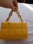 Жълта дамска  чантичка , снимка 1 - Чанти - 42775580