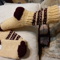 Ръчно плетени дамски чорапи от вълна размер 38, снимка 2 - Дамски чорапи - 39379623