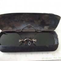 Пенсне слънчево старо в метална кутия, снимка 1 - Други ценни предмети - 40039436