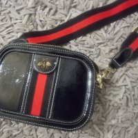 Ефектна,нова,малка  чанта с дълга дръжка , снимка 1 - Чанти - 42488996