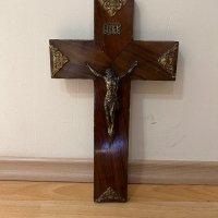 Дървен кръст с разпятие, снимка 1 - Антикварни и старинни предмети - 42834981