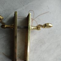 четири ретро месингови дръжки за врата с шилд-комплект, снимка 4 - Други ценни предмети - 37889593