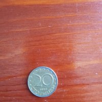 Куриоз 20 стотинки 1999 година с два различни гланца, снимка 3 - Нумизматика и бонистика - 29201356