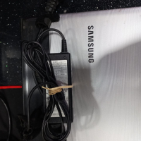 Лаптоп Samsung NP300E5Z, снимка 2 - Лаптопи за работа - 44530314