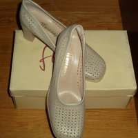 Свеж цвят и класическа визия с дамски обувки на среден ток с перфорация, снимка 6 - Дамски обувки на ток - 30408823