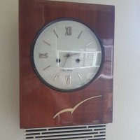 Стар стенен часовник Янтар, снимка 1 - Антикварни и старинни предмети - 29785191