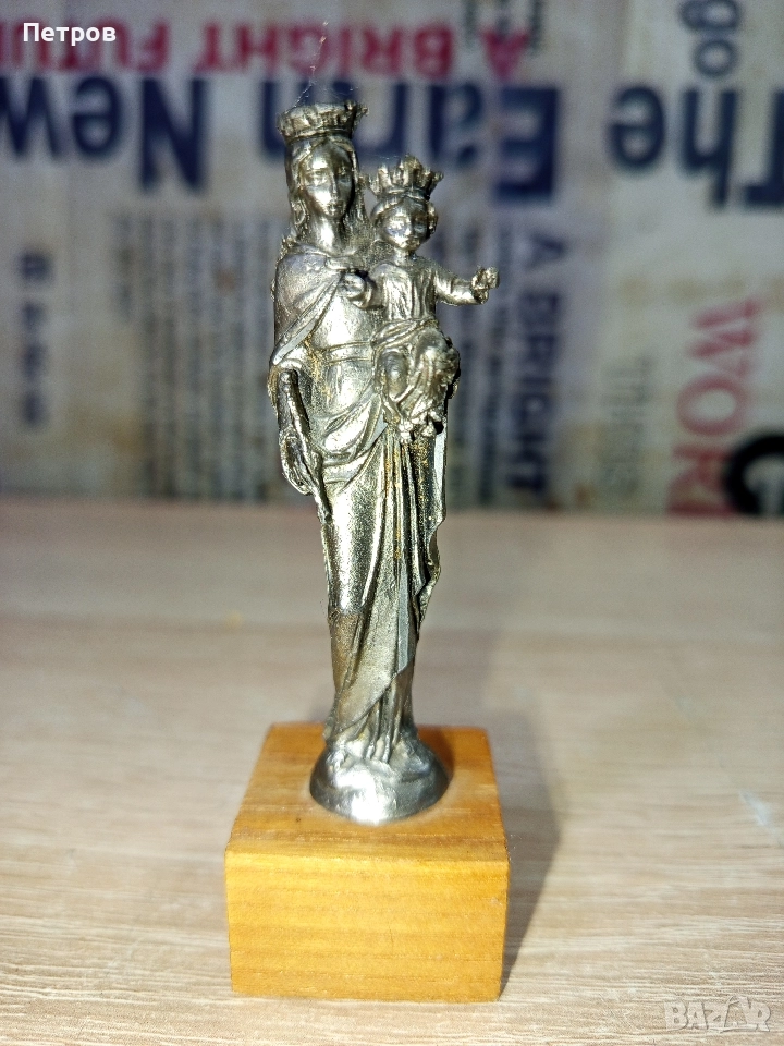 Статуетка "Дева Мария с младенеца", снимка 1