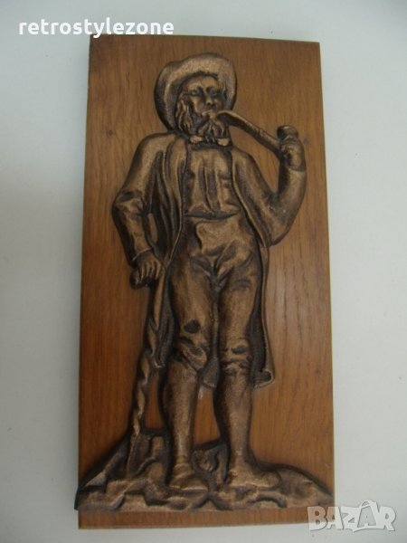 № 5081 старо пано - бронзова фигура на дървена основа   - размери - 32,5 / 16 см , фигура 29 / 16 см, снимка 1