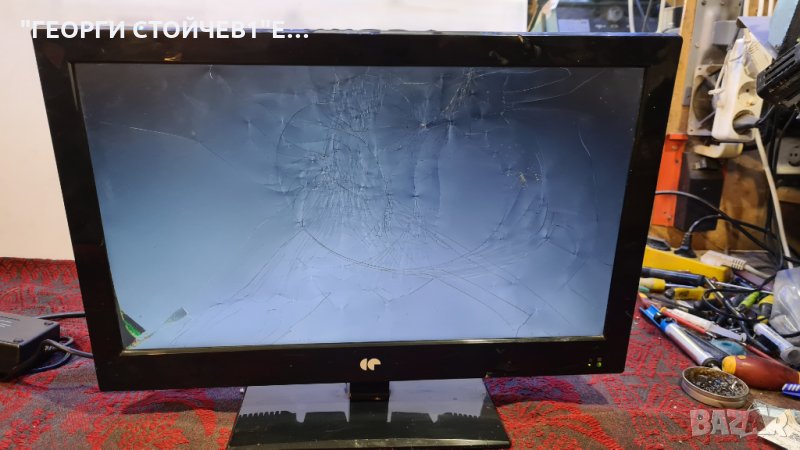 CELED215HD2  СЪС СЧУПЕНА МАТРИЦА, снимка 1