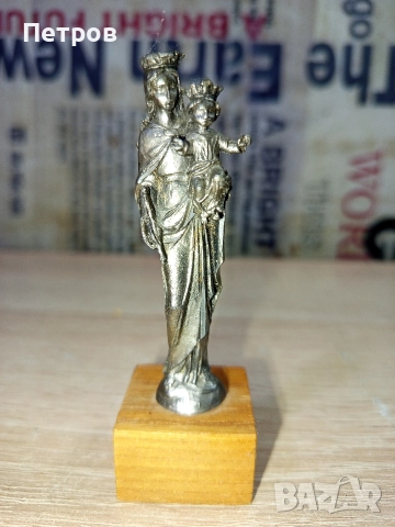 Статуетка "Дева Мария с младенеца"