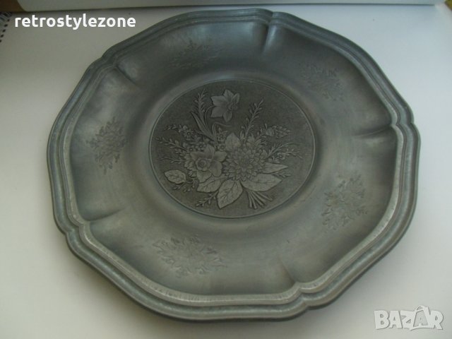 № 5539 стар метален поднос   - надпис / печат / маркировка   - диаметър 31 см , снимка 3 - Антикварни и старинни предмети - 33871728