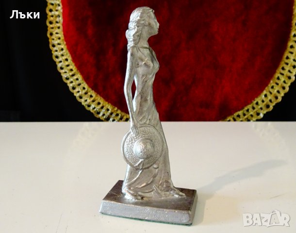 Калаена статуетка Млада Дама. , снимка 6 - Статуетки - 42751860