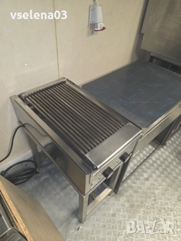 Работна маса с плот от неръждаема стомана, снимка 4 - Обзавеждане на кухня - 39607701