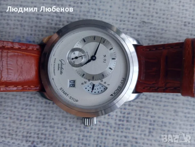 Механичен само навиващ се часовник 