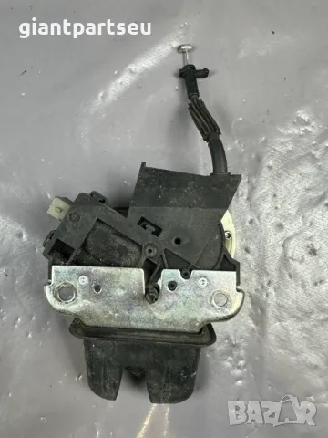 Брава за БАГАЖНИК ПАСАТ Б6 PASSAT B6 VW 4E5827505