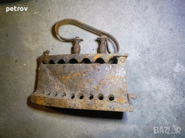 Стара чугунена ютия., снимка 2 - Антикварни и старинни предмети - 53181878