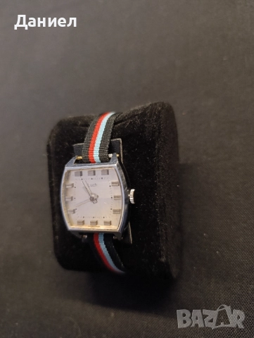 Дамски часовник Луч, снимка 3 - Антикварни и старинни предмети - 51636110