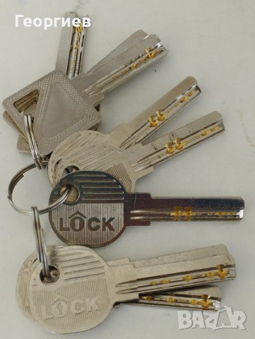 9 бр.супер секретни месингови ключа, снимка 1 - Ключове - 44352964