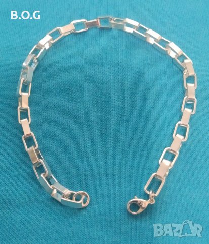 Нова, сребърена гривна. В подаръчна кутия