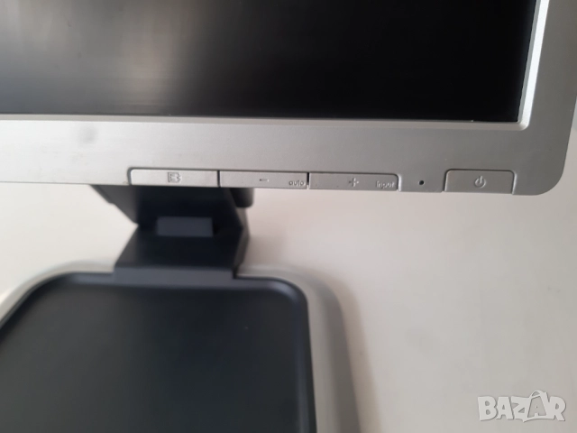 Монитор 19" HP L1950g, снимка 3 - Монитори - 52587511