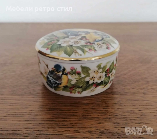 Красива музикална кутия - рядкост за колекционери “Трио от син синигер” - първо издание.