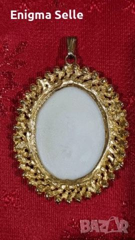 Винтидж медальон с овална камея и флорален принт, 60-те години, снимка 5 - Антикварни и старинни предмети - 52506850