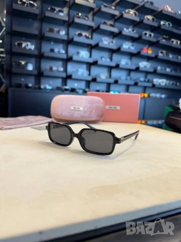 очила с черен обикновен калъф и Ув защита miu miu , снимка 3 - Слънчеви и диоптрични очила - 52093168