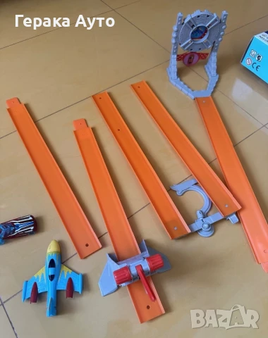 Играчки за момчета: писта hot wheels, джипове, боксова круша, пушка, снимка 2 - Коли, камиони, мотори, писти - 51261269