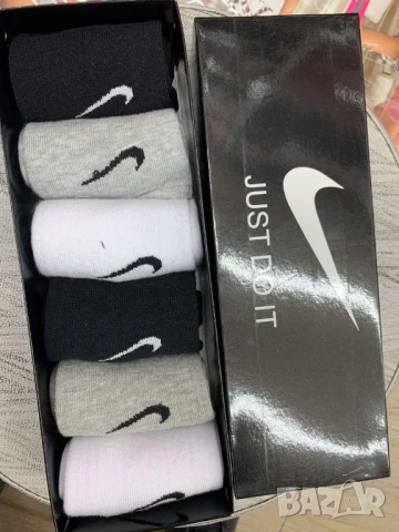 чорапи в кутия christian dior karl lagerfeld nike gucci adidas hermes, снимка 14 - Дамски чорапи - 51303383