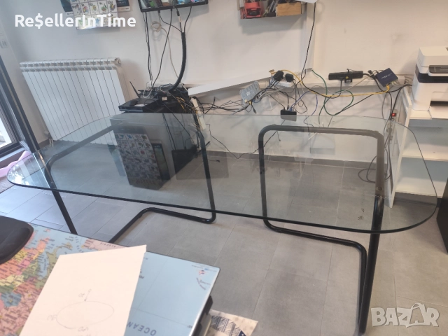 Масивна стъклена маса/ бюро 