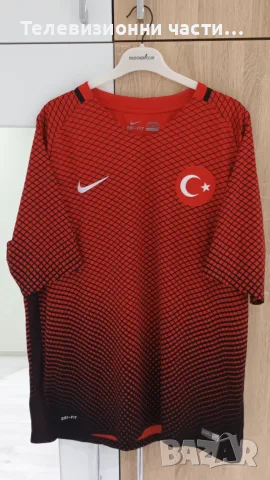 Оригинална футболна тениска Турция домакински екип 2016/2017 Nike 724638-010,размер XL Turkey