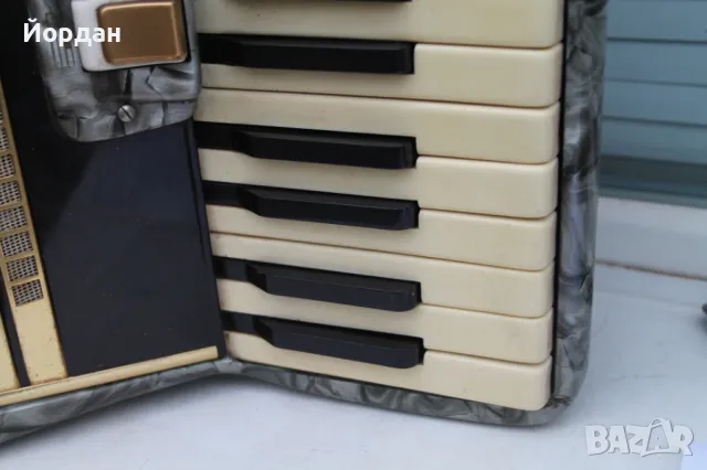 Немски акордеон ''Weltmaister'' 60 баса, снимка 10 - Акордеони - 47957219