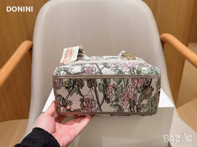 Christian Dior Дамска чанта, кожа, снимка 2 - Чанти - 56377593
