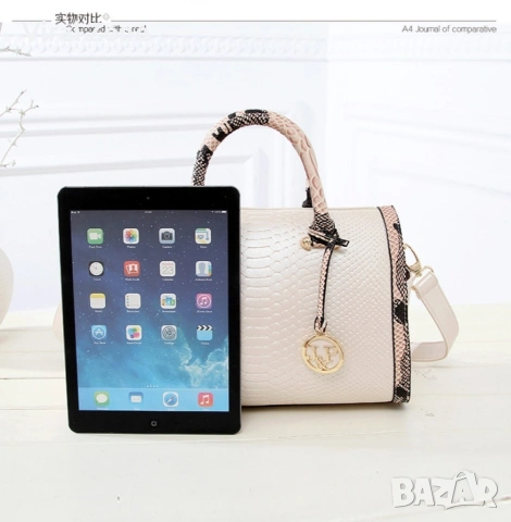 Дамска чанта с декорация , снимка 2 - Чанти - 53290032