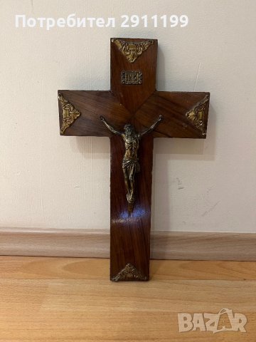 Дървен кръст с разпятие