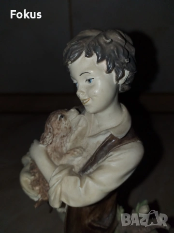 Страхотна красива статуетка момче с куче подписана, снимка 4 - Антикварни и старинни предмети - 53356133