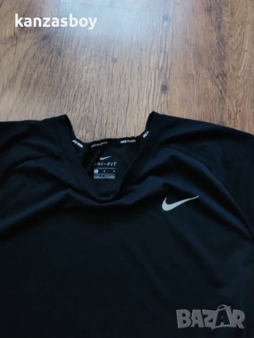 Nike - страхотна дамска тениска КАТО НОВА Л